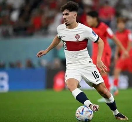 法甲赛场数据洞察：维蒂尼亚触球频次领跑五大联赛