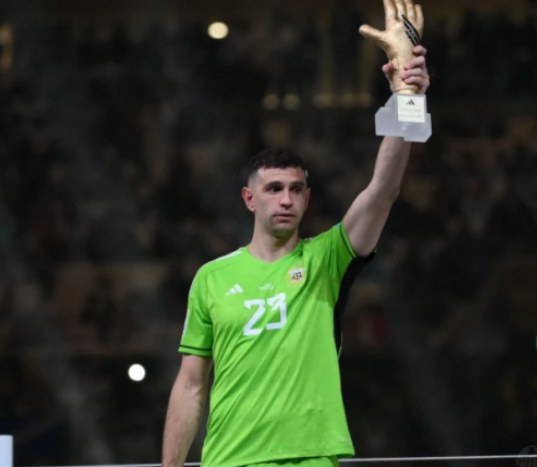 英超赛场：维拉力克曼城，<a href='https://www.dora-dosun.com/news/tag/864/p/1.html' style='color: blue;'>马丁内斯</a>豪情抒怀