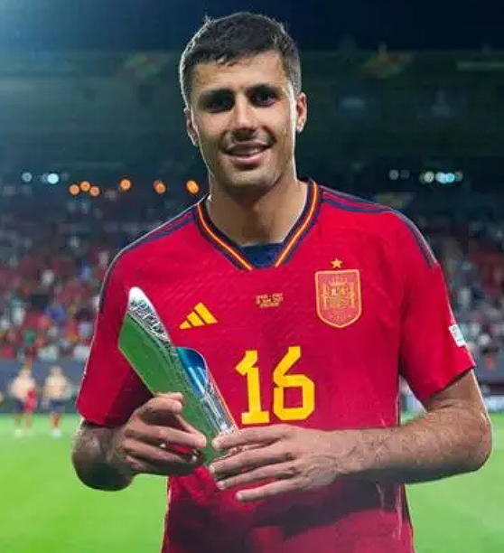 曼城积极推进罗德里续约事宜,力求稳固核心阵容