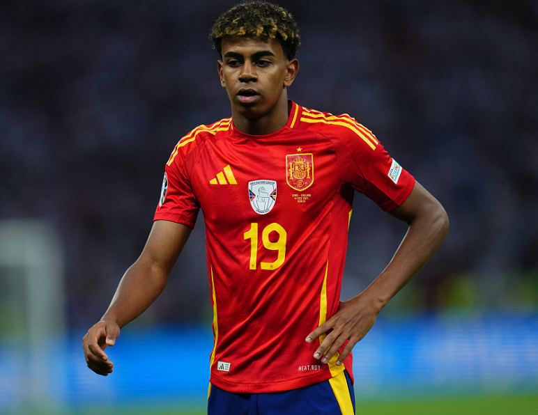 <a href='https://www.dora-dosun.com/news/tag/258/p/1.html' style='color: blue;'>巴萨</a>战术新探：弗里克试水亚马尔中路转型