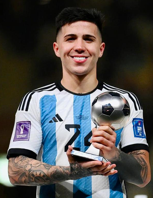 2025 - 26赛季英超第10轮：切尔西力克热刺，<a href='https://www.dora-dosun.com/news/tag/1119716/p/1.html' style='color: blue;'>恩佐</a>社交