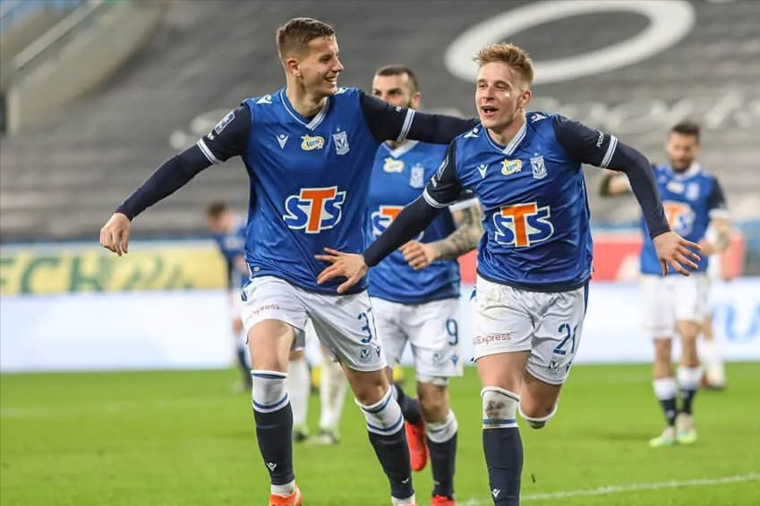 黑马主场战<a href='/news/tag/1054600/p/1.html' style='color: blue;'>蓝军</a>，欧冠生死局谁主沉浮