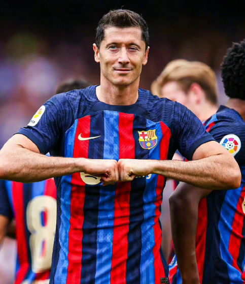 莱万冬窗无意离队，<a href='https://www.dora-dosun.com/news/tag/258/p/1.html' style='color: blue;'>巴萨</a>未来成谜待解