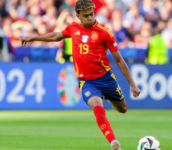 欧冠焦点：斯坦福桥之役，亚马尔追梦与巴萨切尔西的强强对话