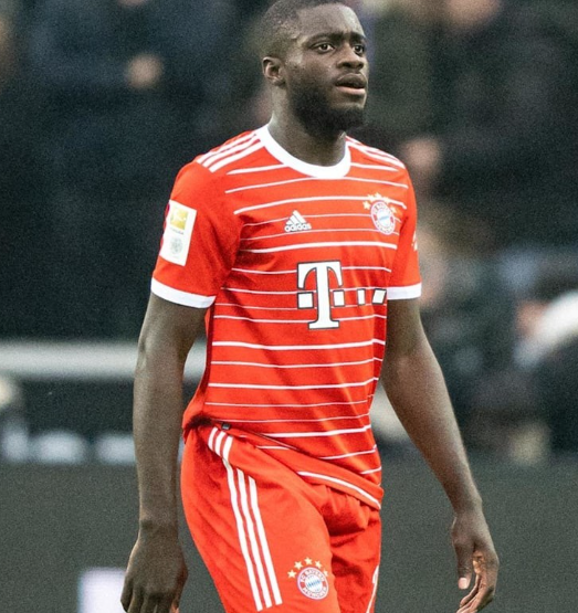 拜仁中卫引援与续约动态分析