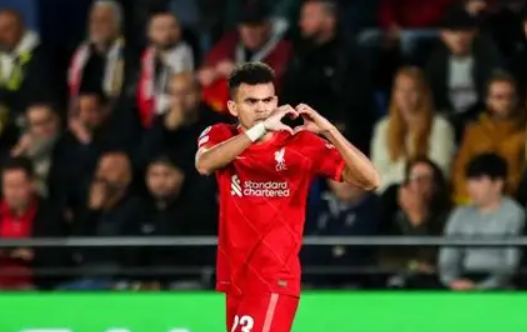 迪亚斯:拜仁锋线上的全能“利刃”