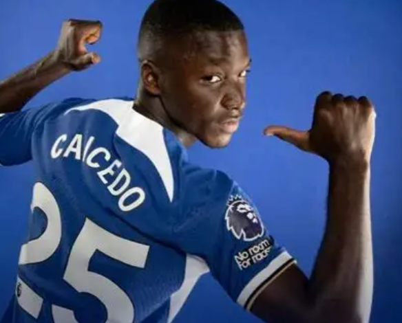 切尔西战平阿森纳后：卡拉格剖析凯塞多受比较影响及犯规问题