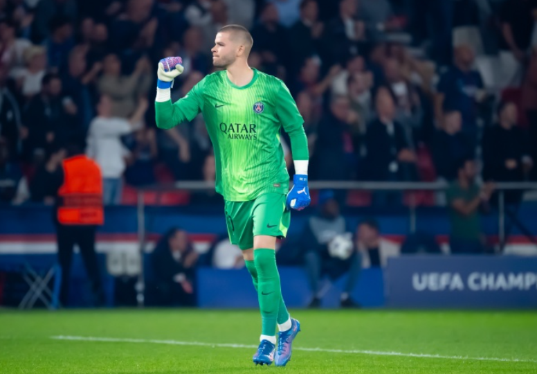 摩纳哥对巴黎赛事争议判罚：名宿与前裁判深度剖析