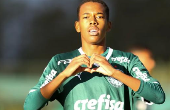 罗马诺揭秘埃斯特旺:合同细节、特殊条款与未来定位