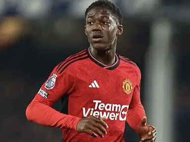 曼联中场梅努冬窗离队风波:现状、过往与未来走向