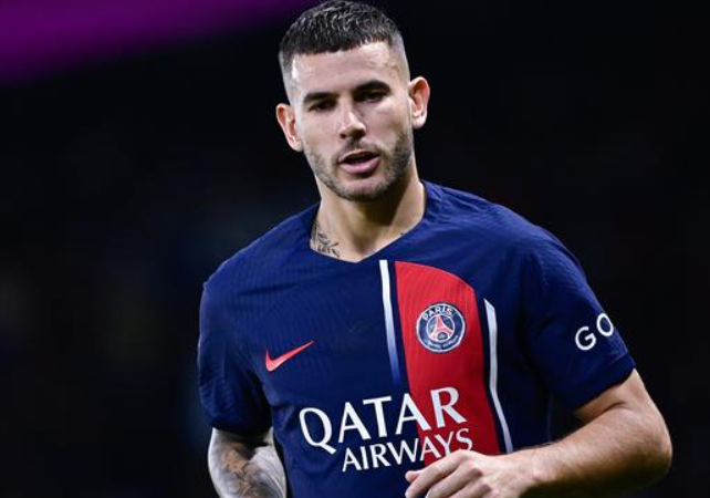 卢卡斯&middot;埃尔南德斯肘击受罚，巴黎左后卫位置临挑战