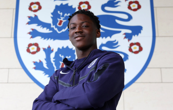 <a href='https://www.dora-dosun.com/news/tag/1057057/p/1.html' style='color: blue;'>曼联主帅</a>阿莫林谈梅努：以表现与阵容需求定未来