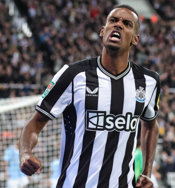 利物浦锋线之困：伊萨克与埃基蒂克的&ldquo;竞争&rdquo;与教练抉择