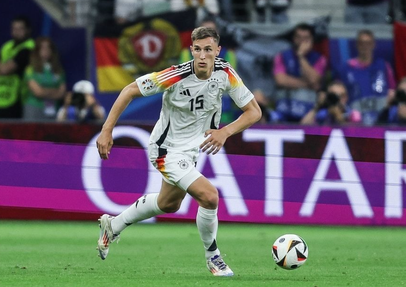 萨默尔谈施洛特贝克续约：进度把控与俱乐部策略剖析