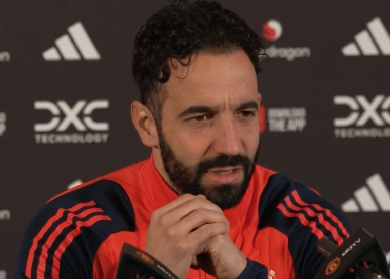 曼联战术调整：四后卫阵型应对关键球员缺阵