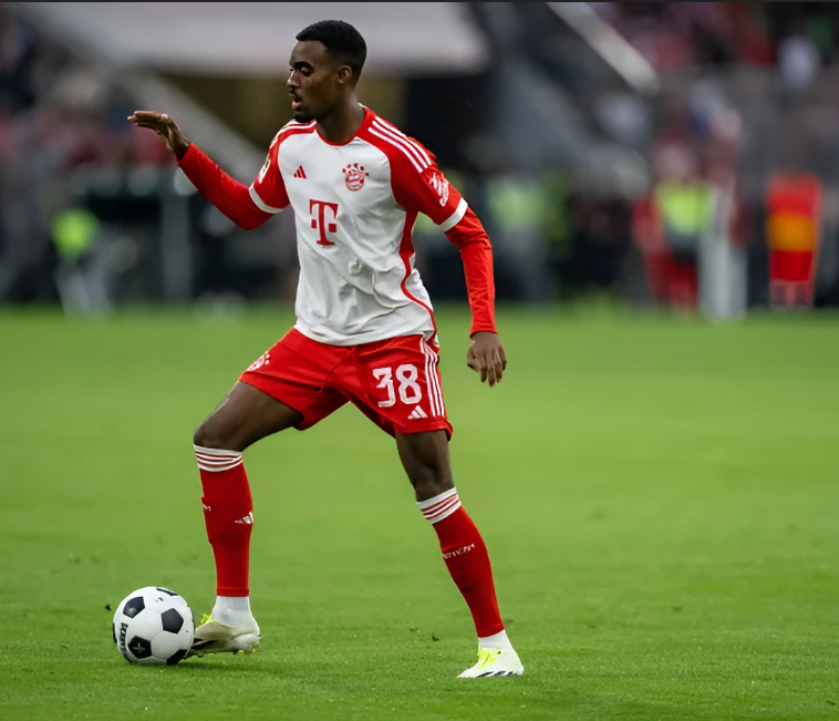 欧冠1/8决赛首回合失利后，赫拉芬贝赫剖析赛况与展望次回合